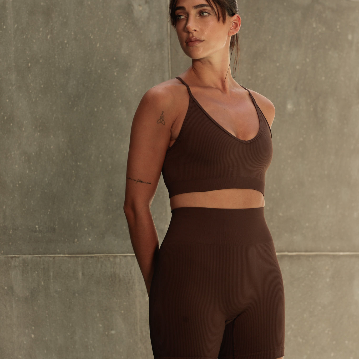 Shorts Essence Marrom