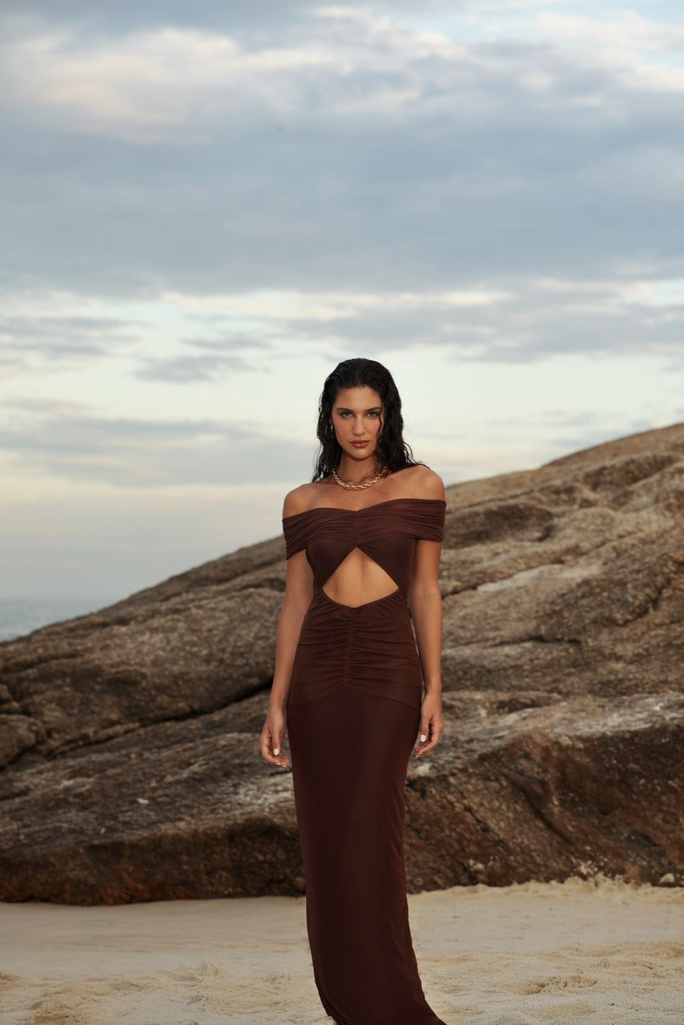 Vestido Aura Longo Ombro a Ombro Coffee